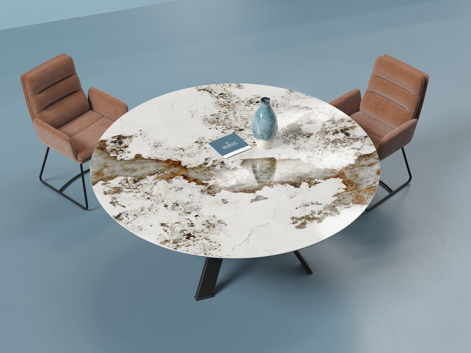 plateau en céramique marbre et chaise marron