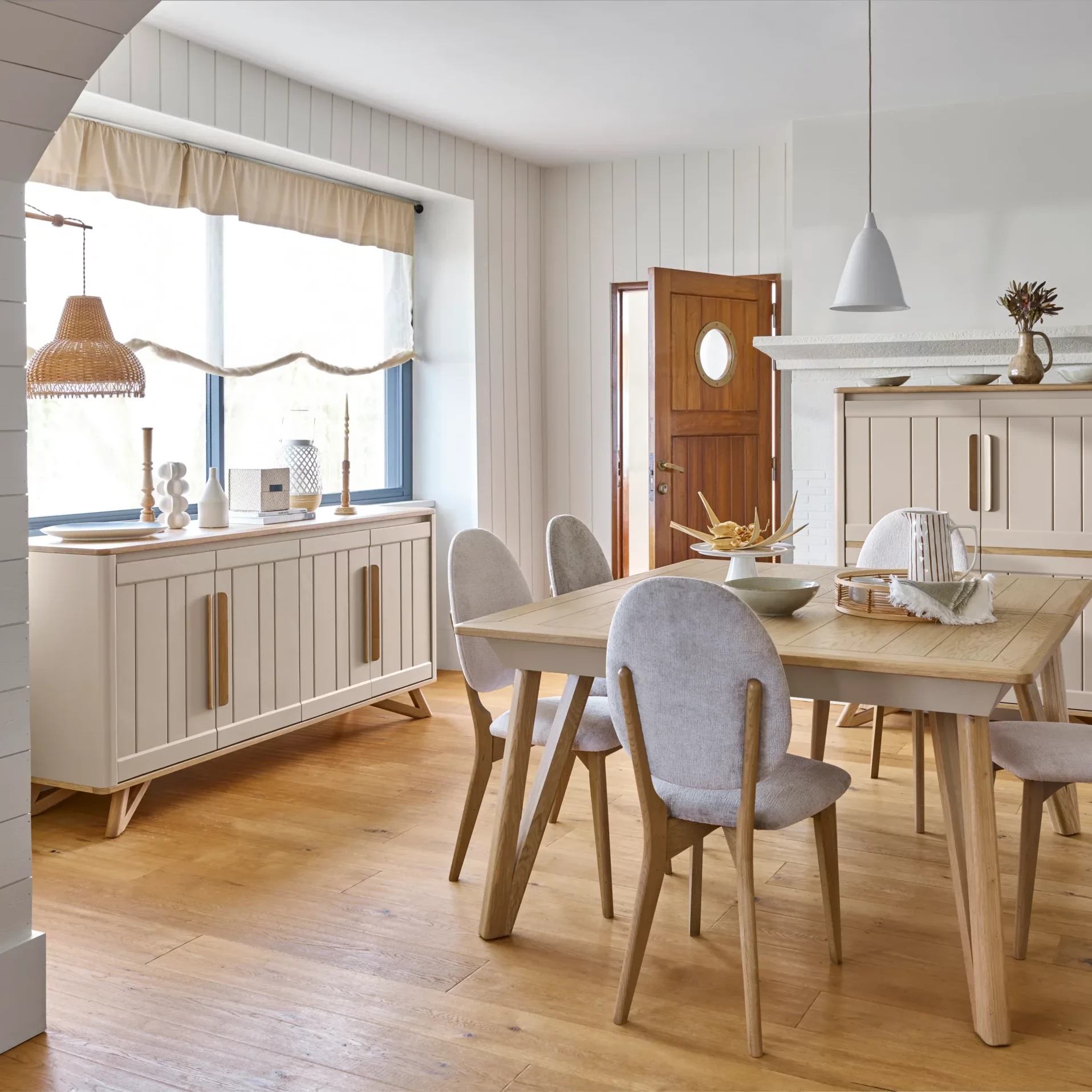 salle à manger avec table chaise et buffet alva