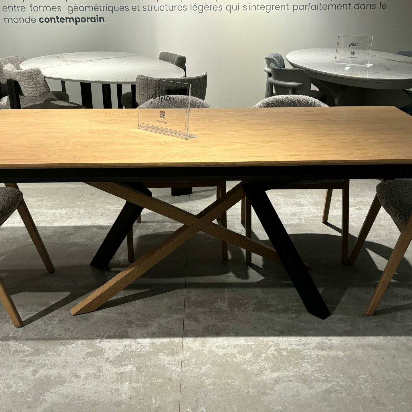 table dayton plateau bois avec chaise tissu et bois